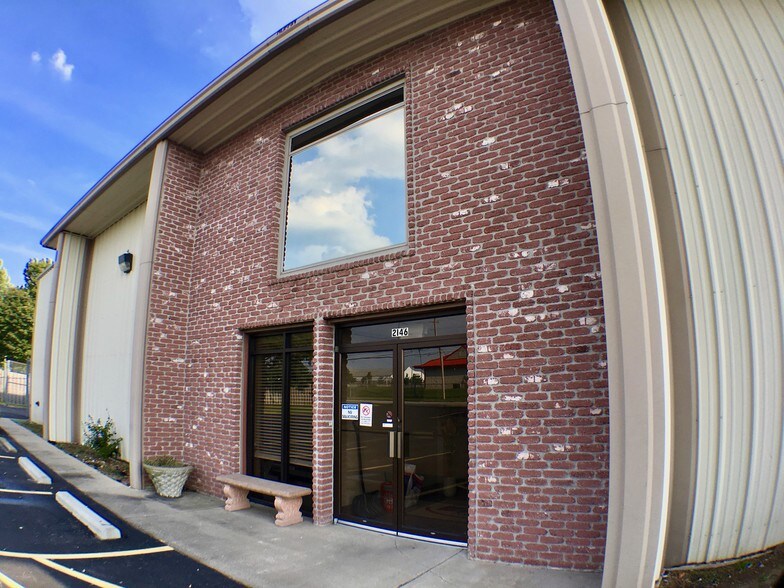 More Photos Of 2146 E Pythian St, Springfield Warehouse For Sale