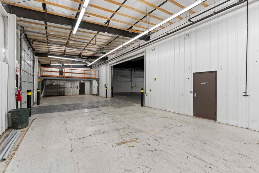 More Photos Of 152 S Iredell Industrial Park Rd, Mooresville Light Manufacturing For Lease