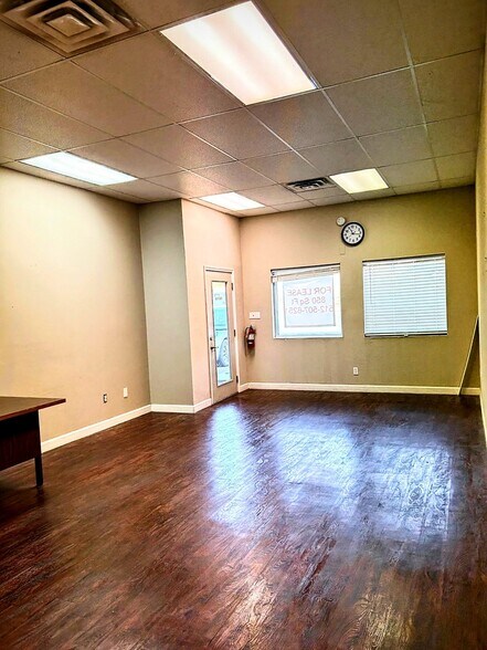 More Photos Of 1614 N Us-281 Hwy, Marble Falls Freestanding For Lease