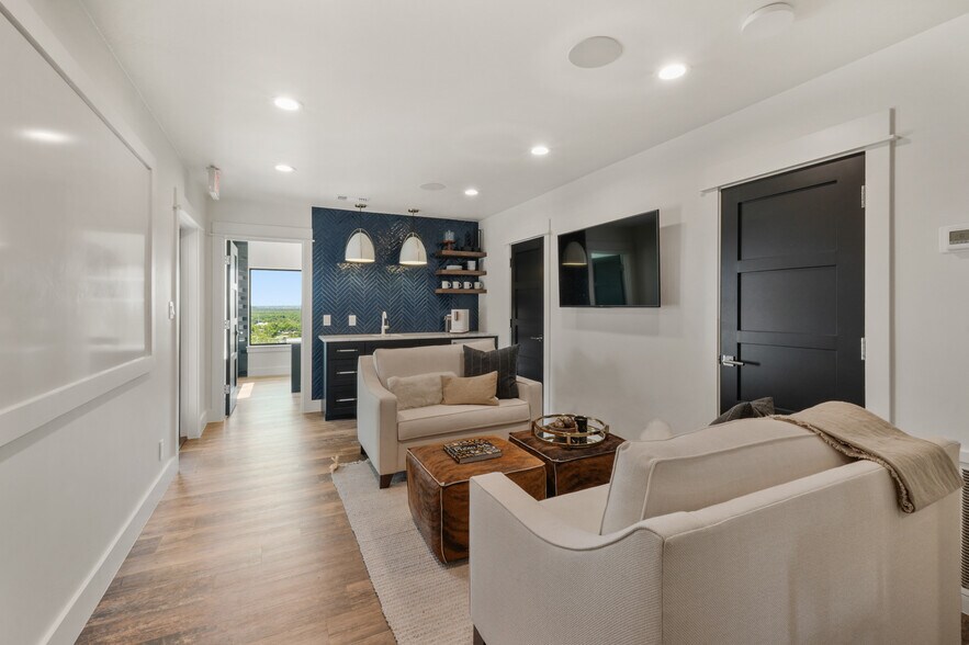 More Photos Of 602 Steve Hawkins Pky, Marble Falls Storefront Retail Office For Sale