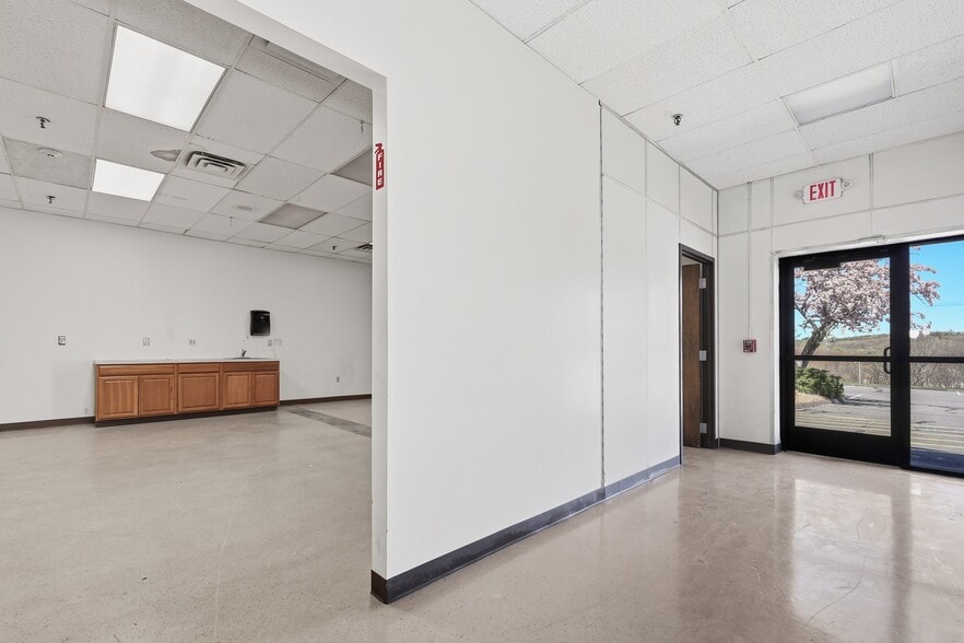 More Photos Of 562 Captain Neville Dr, Waterbury Manufacturing For Lease