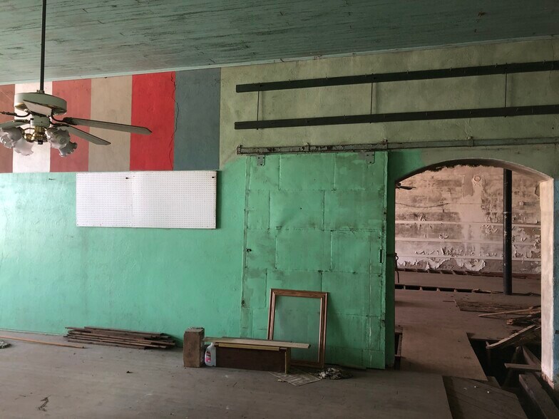 More Photos Of 6321 Commerce St, Wallis Storefront Retail Office For Lease