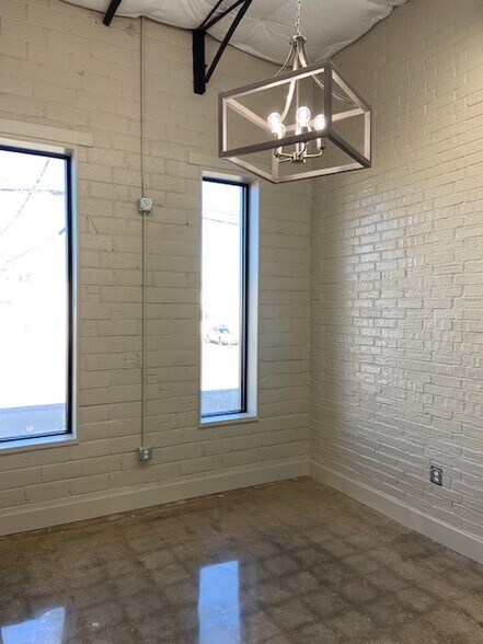 More Photos Of 1352 Chemical St, Dallas Flex For Lease