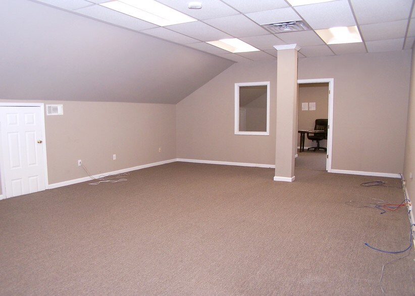 More Photos Of 627 Horseblock Rd, Farmingville Loft Creative Space For Sale