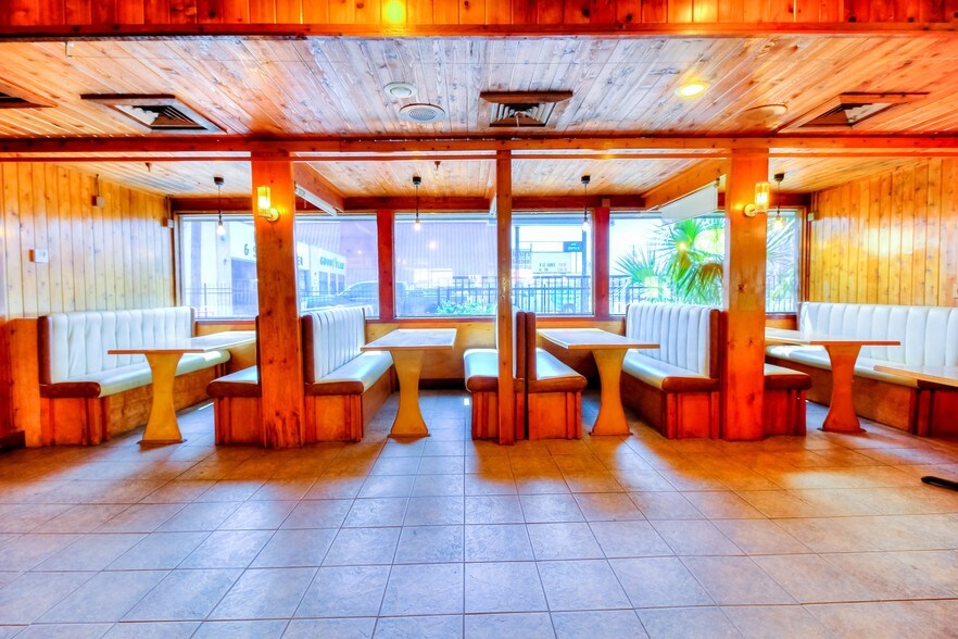 More Photos Of 2214 Mangum Rd, Houston Storefront Retail Office For Lease