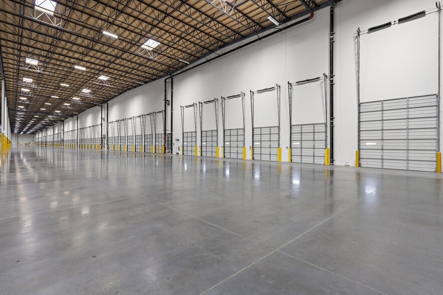 More Photos Of 2401 E Wardlow Rd, Long Beach Warehouse For Lease