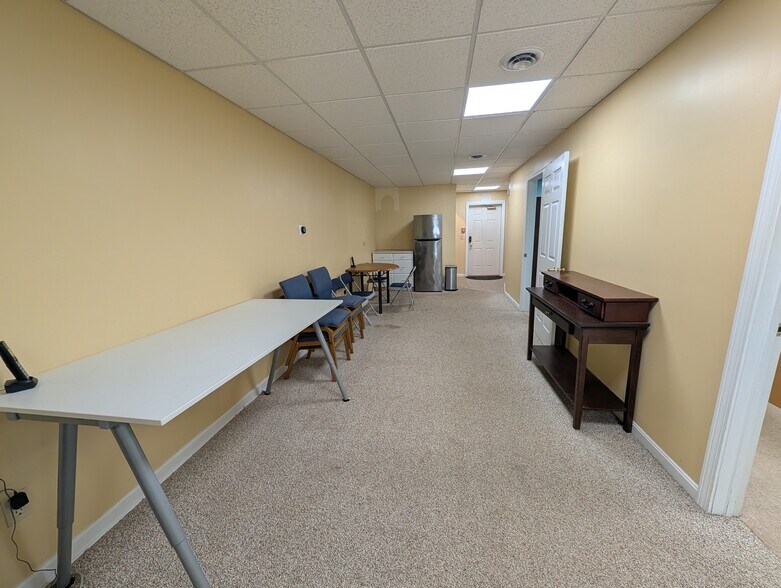 More Photos Of 42 Dover Point Rd, Dover Office For Lease