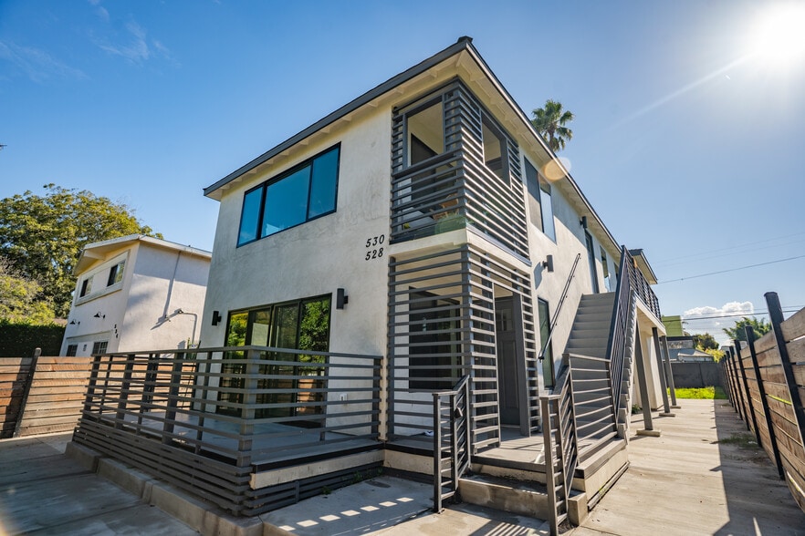 Primary Photo Of 528 Westminster Ave, Venice Apartments For Sale