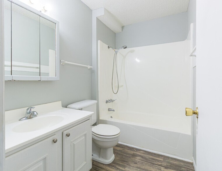 More Photos Of 73 Manor Dr, Park View Apartments For Sale