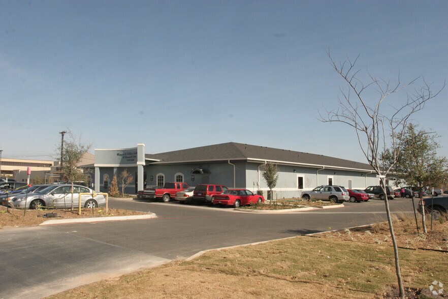 More Photos Of 7430 Barlite Blvd, San Antonio Medical For Lease