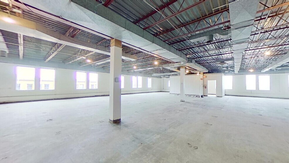 More Photos Of 1033 S Washington Ave, Lansing Office For Sale