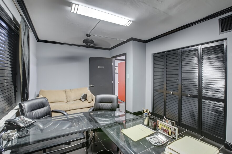 More Photos Of 530 S Dixie Hwy W, Pompano Beach Auto Repair For Sale