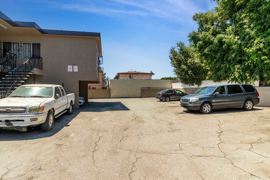 More Photos Of 820 W 95th St, Los Angeles Apartments For Sale