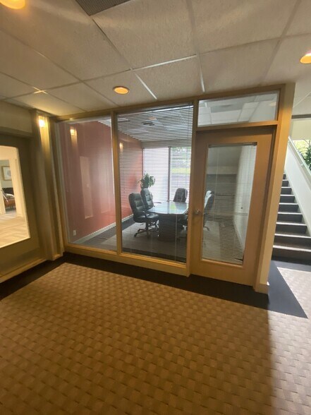 More Photos Of 9311 SE 36th St, Mercer Island Office For Lease