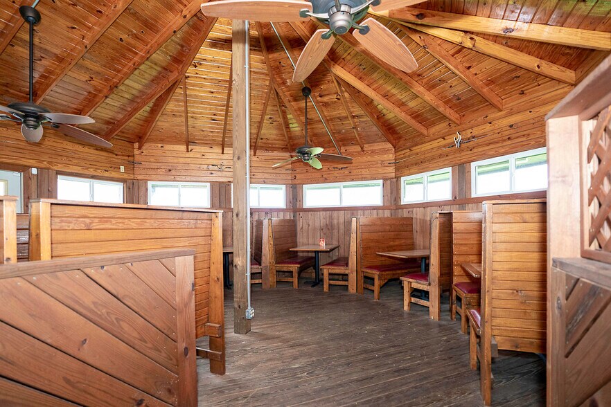 More Photos Of 6006 Shepherdsville Rd, Louisville Restaurant For Sale