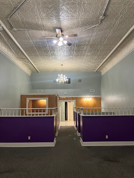 More Photos Of 107 N Main St, Monticello Storefront Retail Residential For Lease