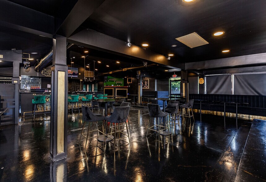 More Photos Of 8021 Hamilton Ave, Cincinnati General Retail For Sale