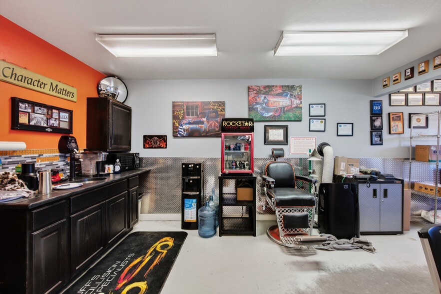 More Photos Of 601 S 10th St, Gunnison Warehouse For Sale