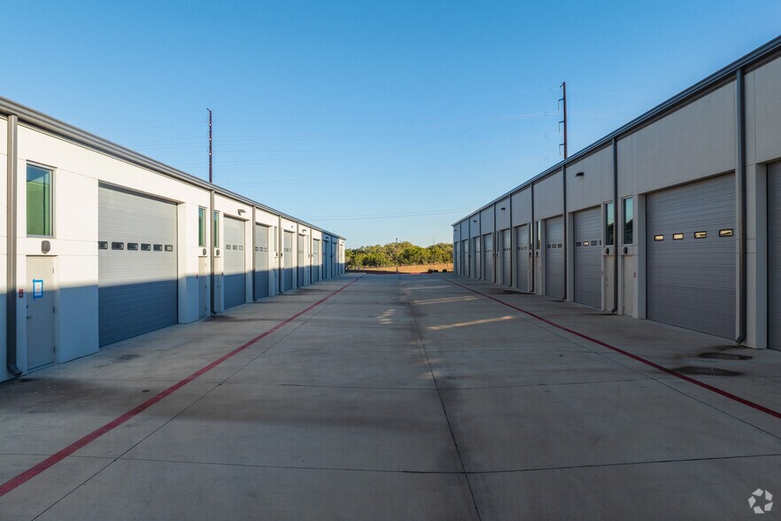 More Photos Of 1009 N RR 620, Lakeway Warehouse For Sale