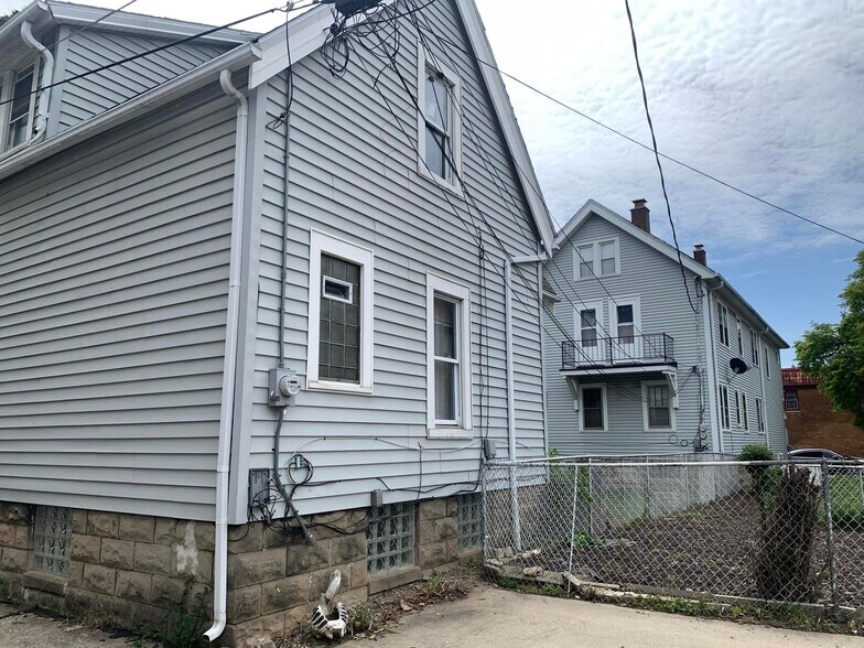 More Photos Of 2904 W Arthur Ave, Milwaukee Storefront Retail Residential For Sale
