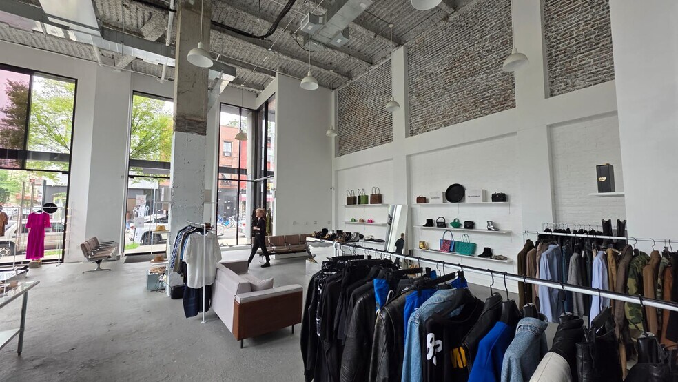 More Photos Of 307-311 Grand St, Brooklyn Office For Lease