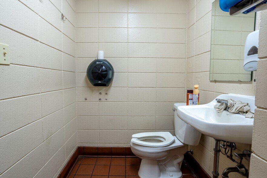 More Photos Of 514 S Water St, Sparta Fast Food For Sale