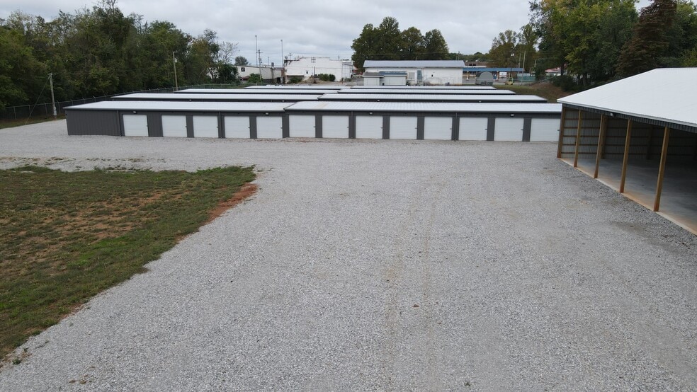 More Photos Of 912 Dinah Shore blvd, Winchester Self Storage For Sale