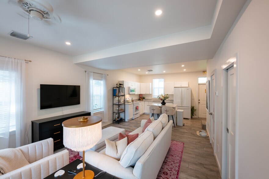 More Photos Of 1028 Truman Ave, Key West Storefront Retail Residential For Sale