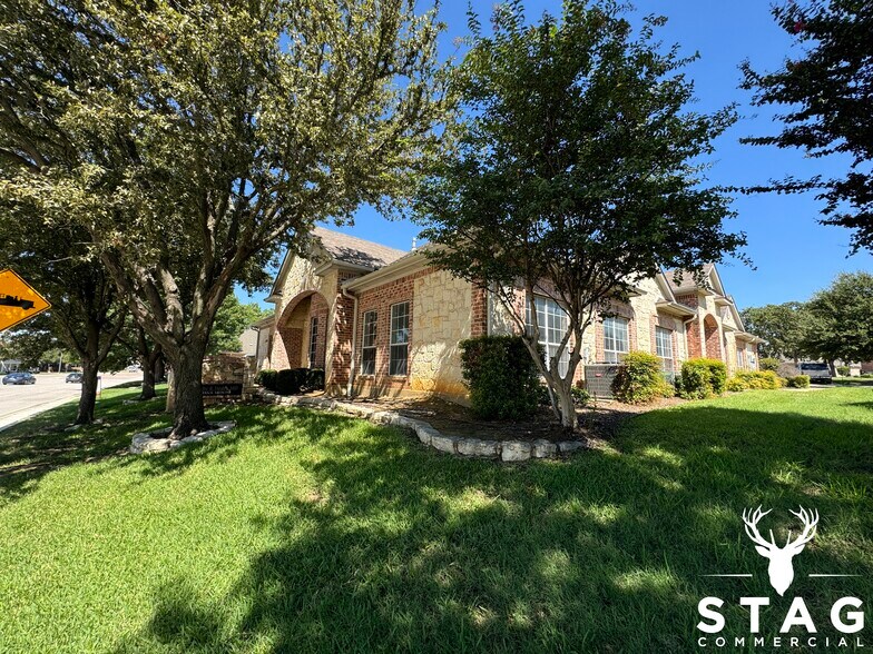 More Photos Of 1204 Bent Oaks Ct, Denton Office Residential For Lease