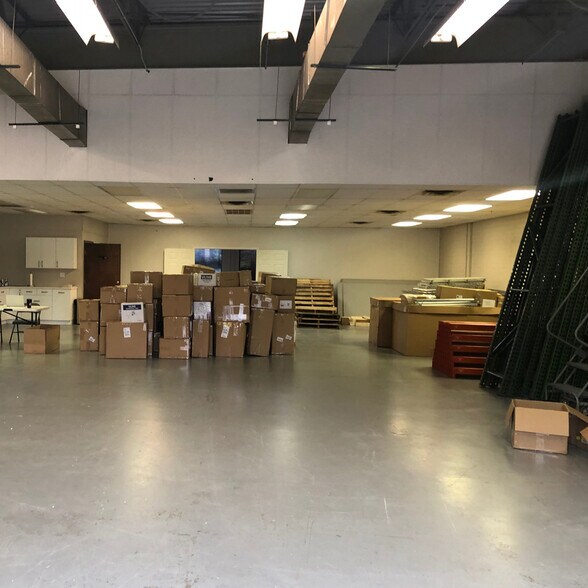 More Photos Of 3703 Alliance Dr, Greensboro Showroom For Lease