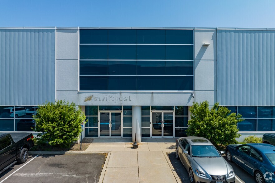More Photos Of 2823 Bristol Cir, Oakville Warehouse For Lease