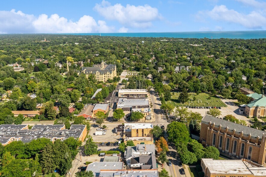 More Photos Of 819 Ridge Rd, Wilmette Freestanding For Sale