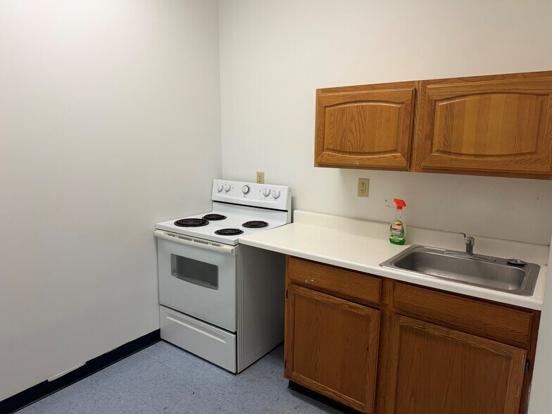 More Photos Of 21 E Glenwood Ave, Smyrna Storefront For Lease