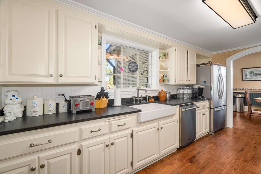 More Photos Of , Lewisburg Specialty For Sale