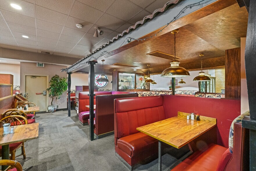 More Photos Of 9 S 1st St, Yakima Restaurant For Sale