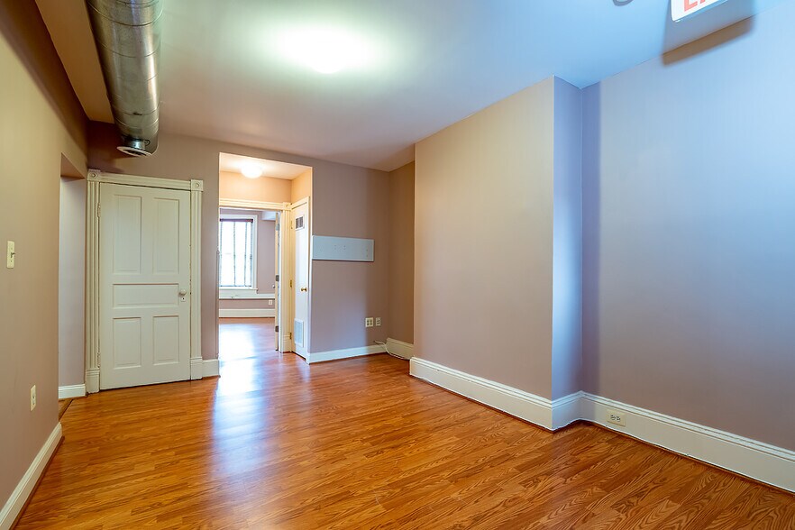 More Photos Of 1715 N St NW, Washington Office For Lease