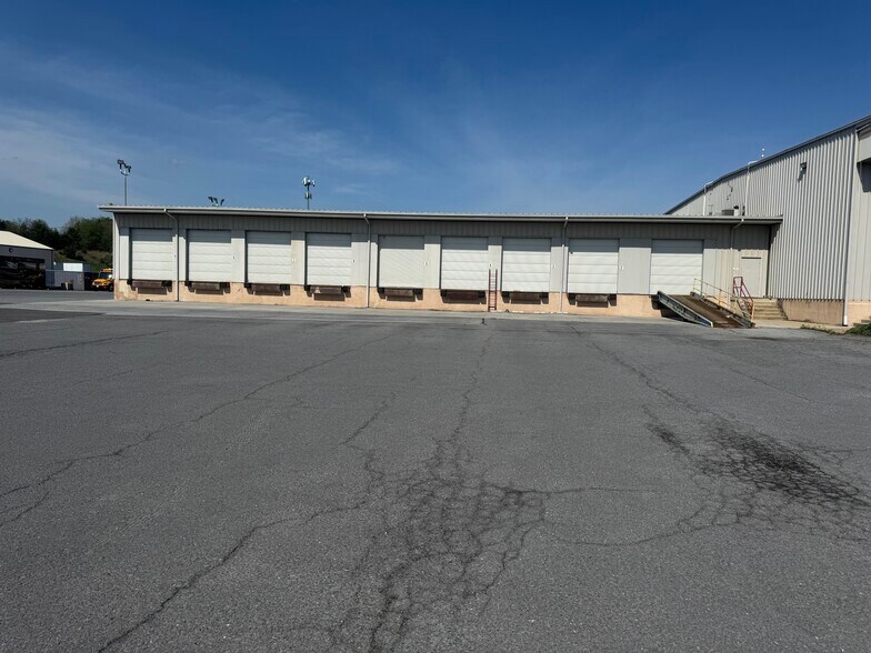 More Photos Of 16125 Business Pky, Hagerstown Service For Lease