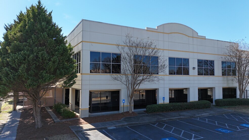 More Photos Of 237 Greenwood Industrial Ct, McDonough Distribution For Lease