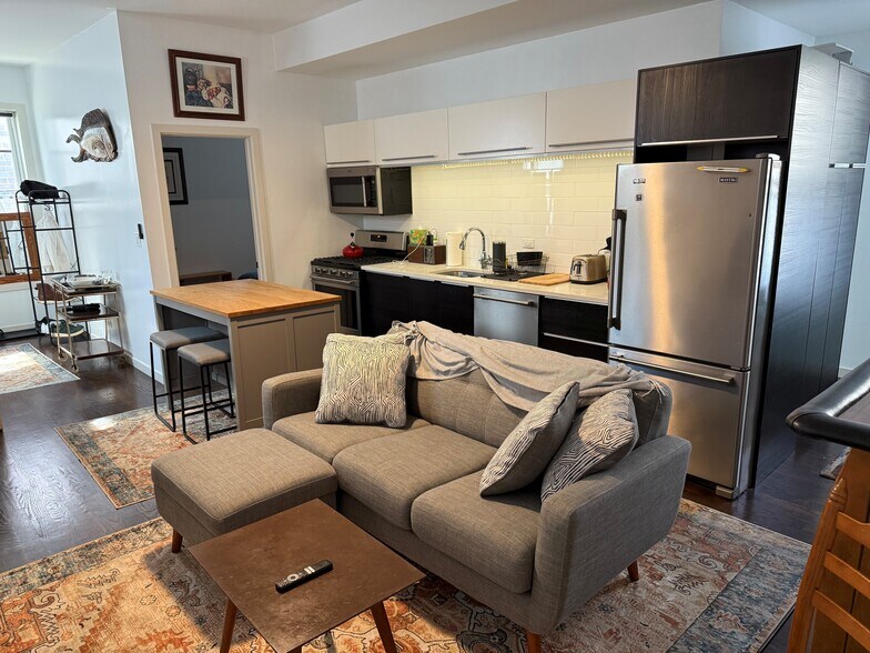 More Photos Of 2234-2236 N Western Ave, Chicago Apartments For Lease