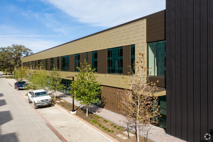 More Photos Of 31 Navasota St, Austin Office For Lease