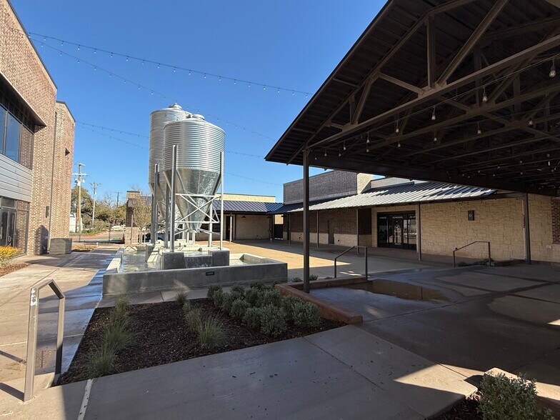 More Photos Of 2801 McKinney St, Melissa Unknown For Lease