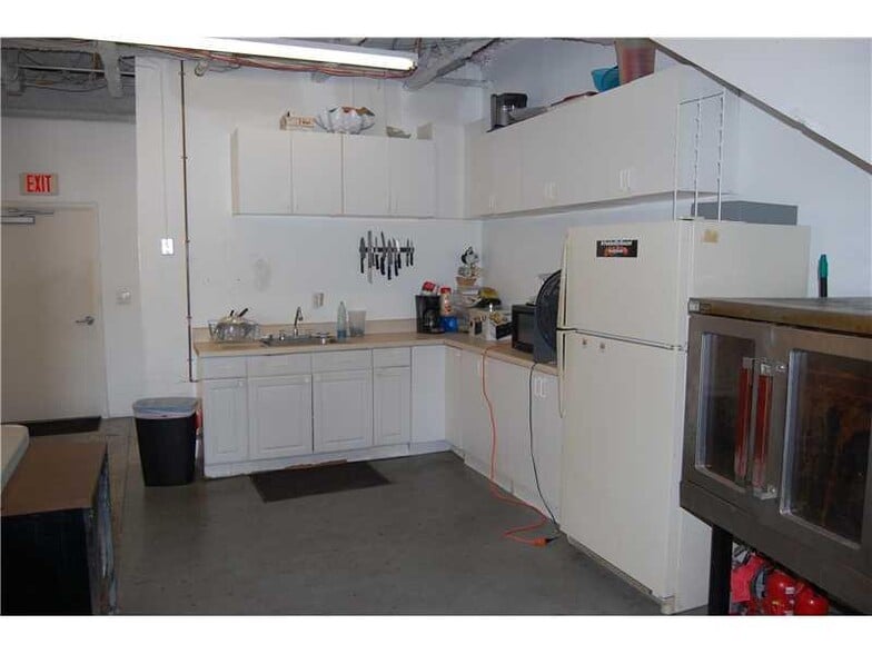 More Photos Of 1011-1039 NW 31st Ave, Pompano Beach Manufacturing For Lease