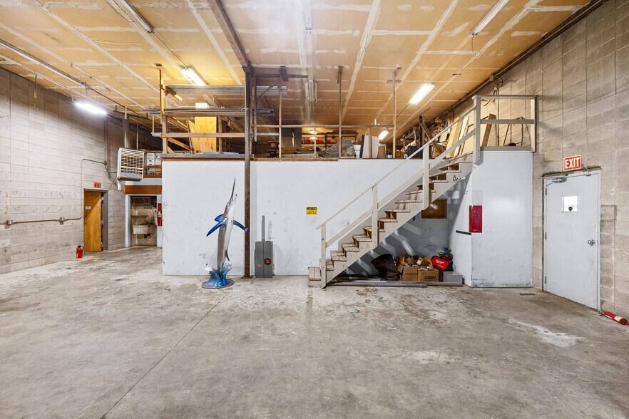 More Photos Of 744 S Grape St, Medford Industrial For Sale