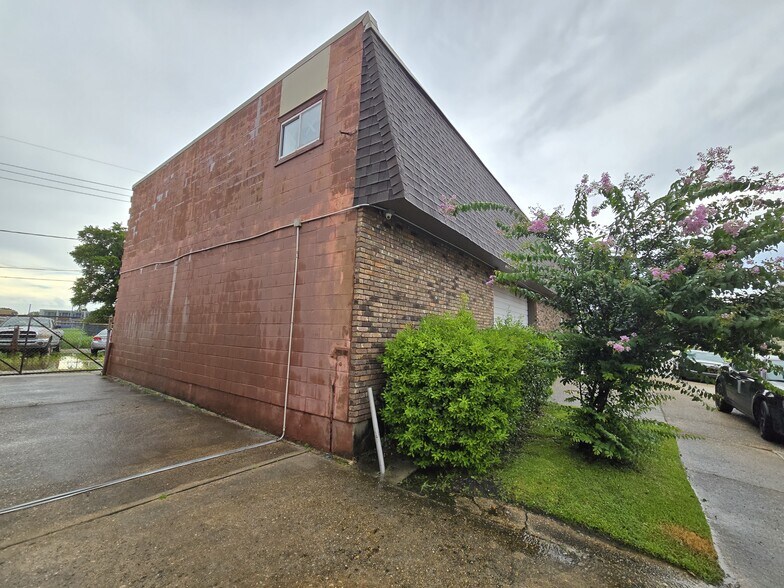 More Photos Of 3001 Jean Lafitte Pky, Chalmette Light Distribution For Sale