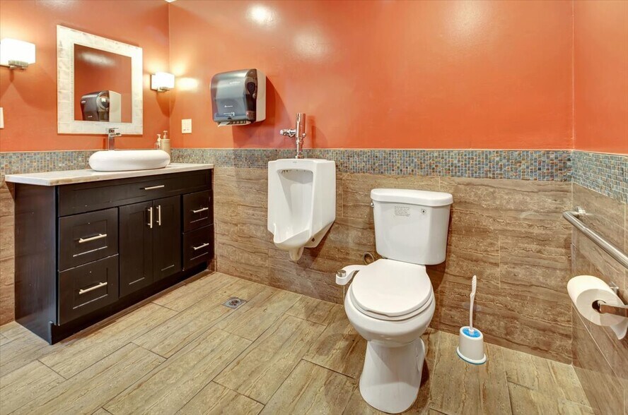 More Photos Of 1061 S Melrose St, Placentia Warehouse For Lease