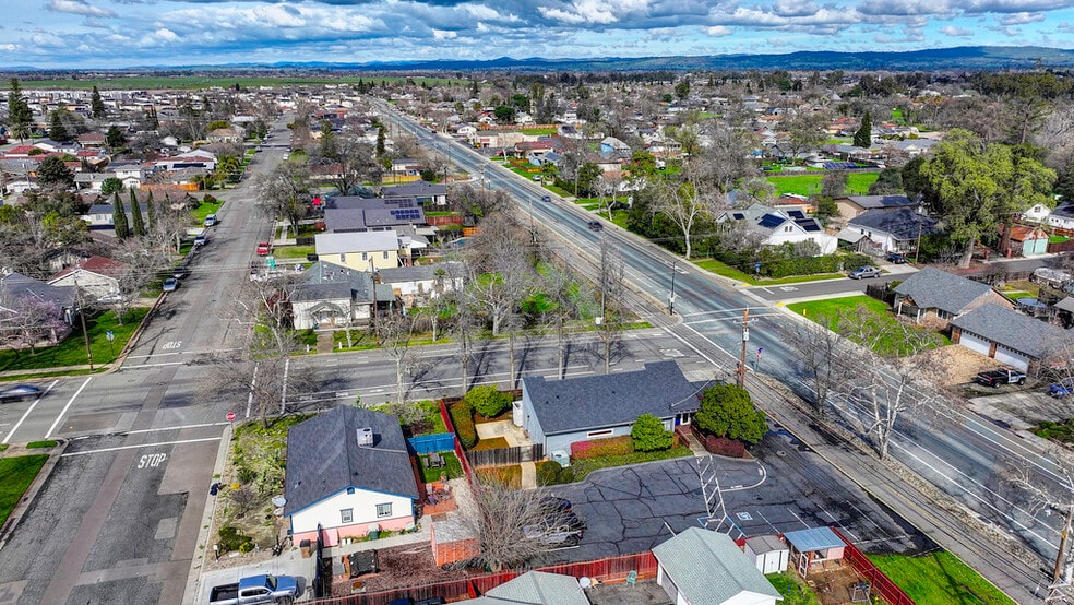 More Photos Of 496 East Ave, Lincoln Medical For Sale