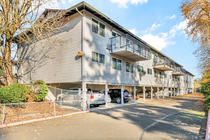 More Photos Of 9915 SW Frewing St, Portland Apartments For Sale