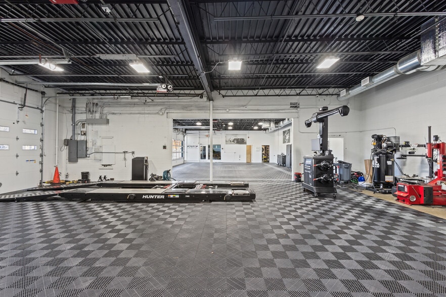 More Photos Of 1290 N Main St, Providence Industrial For Lease