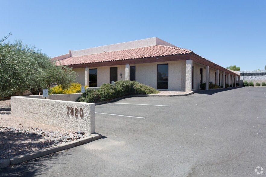 More Photos Of 7820 E Gelding Dr, Scottsdale Warehouse For Lease