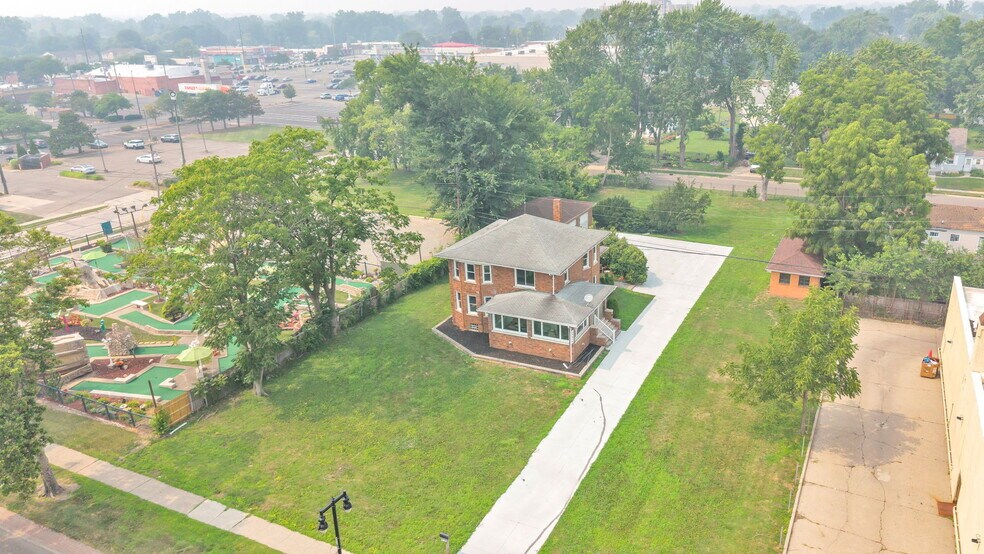More Photos Of 29016 Ford Rd, Garden City Office For Sale